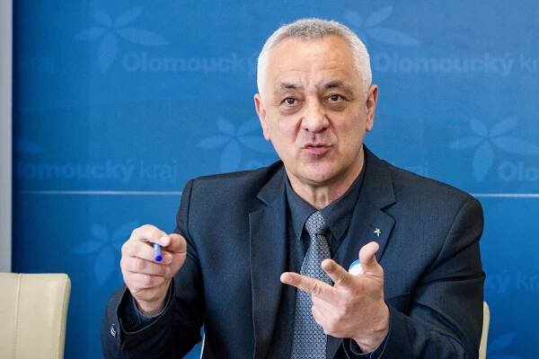 Hejtman Suchánek se nezúčastní předávání státních vyznamenání
