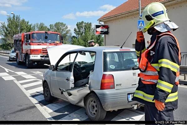 Jednotka ze stanice Litoměřice vyjela k dopravní nehodě sanitky… | POŽÁRY.cz - ohnisko žhavých zpráv | hasiči aktuálně