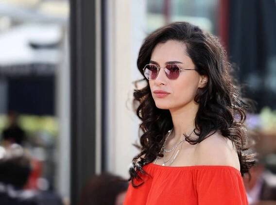 Hayatımın Aşkı - Episode 1 - Z filmu - Hande Doğandemir