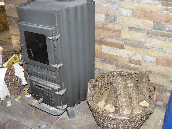 Teplovzdušná kamna Vlna na topení dřevem - pronájem chalupy Hrabišín - foto 18