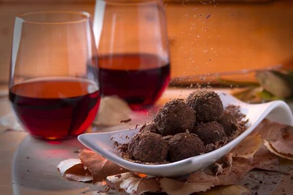 Late harvest red wine with chocolate truffles | Food For Net