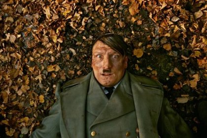 Recenze: Už je tady zas (2015) - Aneb co by dělal Hitler v dnešní době