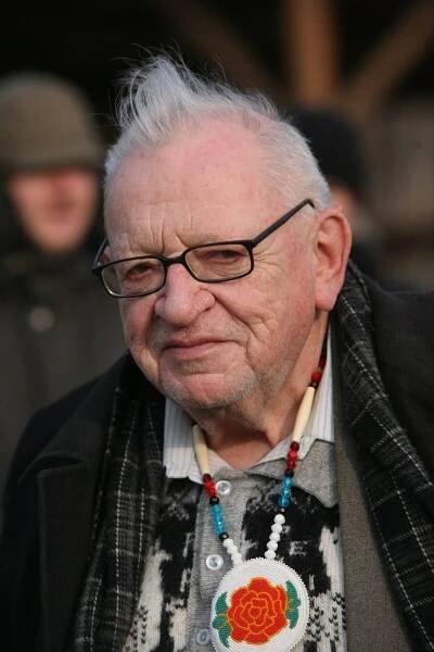 Dvojitý pohřeb Miloslava Stingla (†89): Slavného cestovatele uložili na Slavíně!