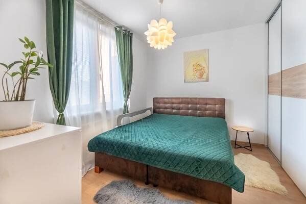 PREDANÉ TROJIZBOVÝ BYT S VÝHĽADOM NA KARPATY | 1 | FOIT - realitná kancelária