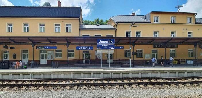 Popis a hodnocení nádraží Jeseník - Vlakem jednoduše