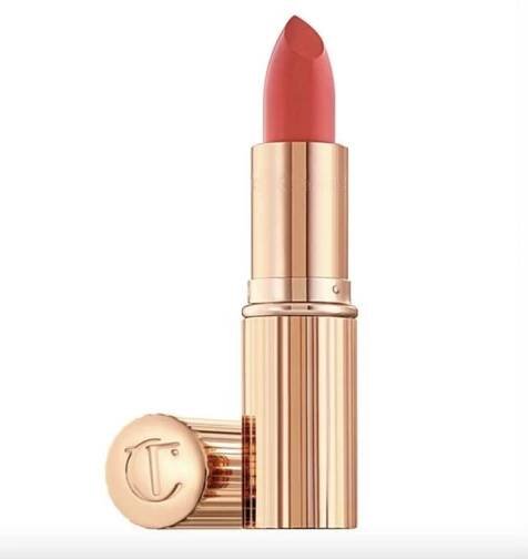 Korálová rtěnka K.I.S.S.I.N.G, Charlote Tilbury, odstín Coral Kiss, prodává Sephora.cz, 990 Kč