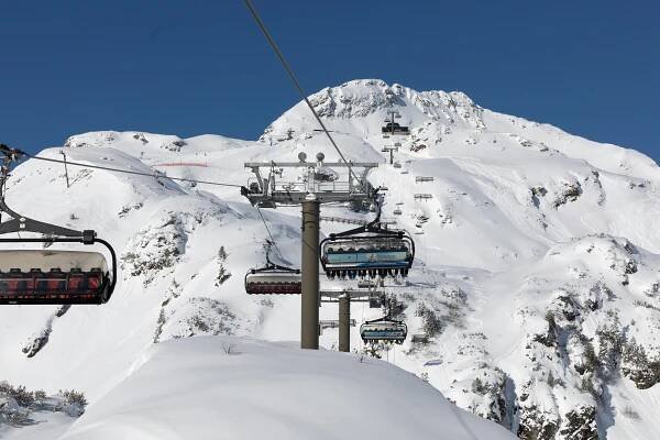 Základová fotografie na téma alpské oblasti, alpský, alpy, bílá, cestovní ruch, cíl cesty, čisté nebe, denní světlo, dobrodružství