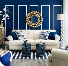Tmavě modrý obývací pokoj