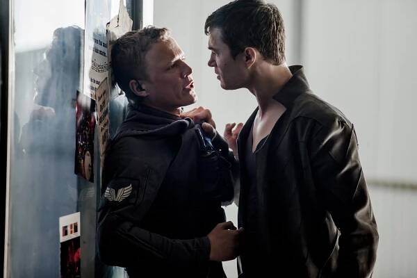 Dominion - Ouroboros - Z filmu - Christopher Egan, Tom Wisdom