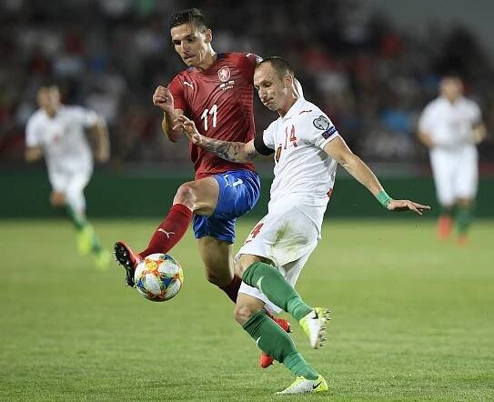 Začátek byl strašný, věděli zkušení zadáci. Velebili výkon kanonýra, který si v reprezentaci užívá důvěry