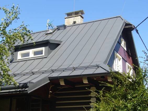 Roofman - Střechy a stavby na klíč| Rekonstrukce střechy chalupy Chvalčov Ruukki Classic pural matt