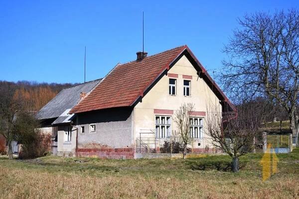 Prodej bývalé zemědělské usedlosti | AQ REALITY