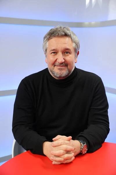 Letní covidová exploze: Nakažených je mnohem víc, říká Smejkal. A kdo nemá meškat se 4. dávkou?