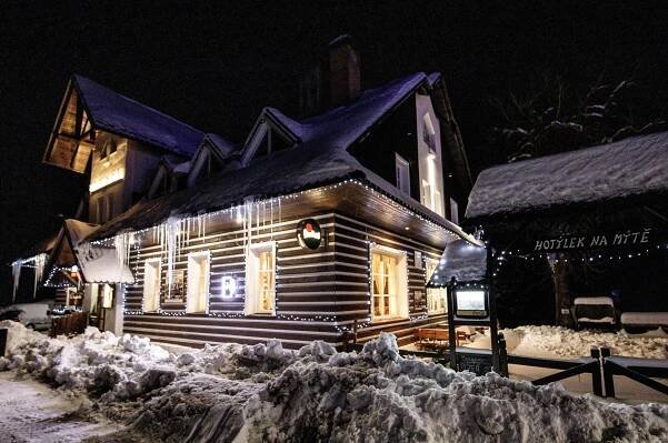 Zimní pobyt v Hotýlku na Mýtě s bohatou polopenzí za 1 290 Kč Harrachov, Nový Svět Hotýlek a Restaurace Na Mýtě • Firmy.cz