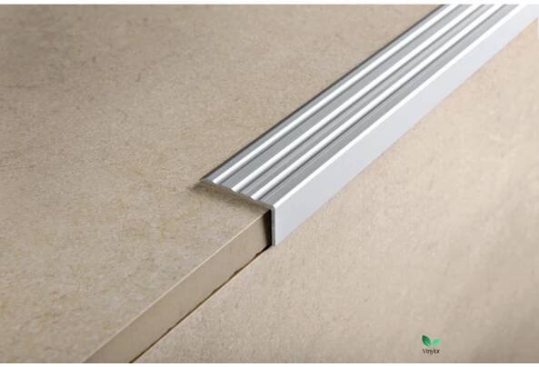 Schodová lišta hliníková úzká 24 x 10mm ⇒ 490 Kč, Hliníkové lišty