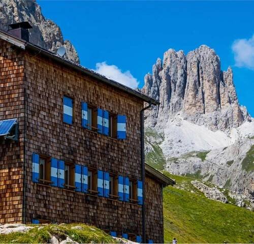 Sports holidays in Pozza di Fassa: trekking in the Dolomites from Arnika Move Hotel