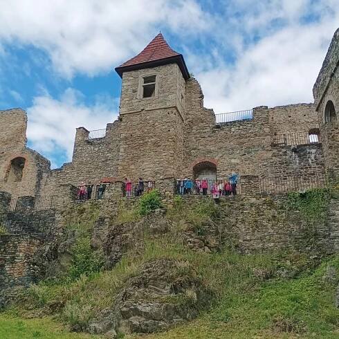 Hrad a zámek Klenová - Oficiální stránky Základní školy Koloveč