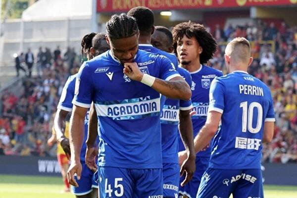 Lens po katastrofálním prvním poločase jasně nestačil na skvěle hrající Auxerre