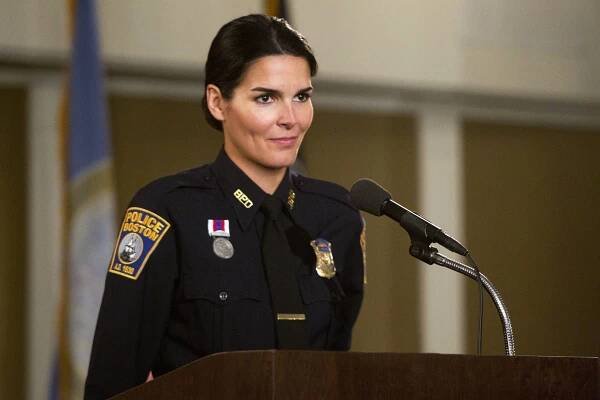 Rizzoli & Isles: Vraždy na pitevně - K čemu jsou hrdinové - Z filmu - Angie Harmon