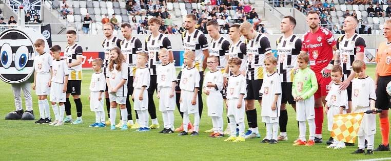 Chcete být Pan Lízátko? Hradecký fotbalový klub hledá nového maskota, a nejen to
