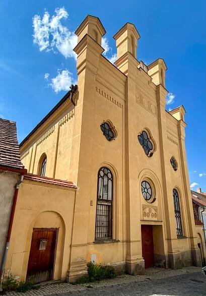 Od modlitebny přes sklad až po nevyužitou památku. Písecká synagoga chátrá
