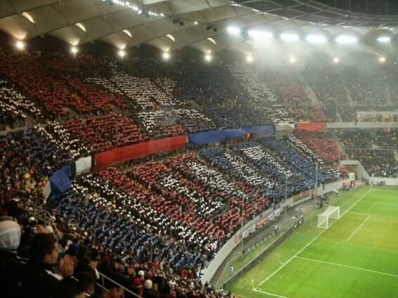 Steaua tifosi na Národním stadionu v Bukurešti.