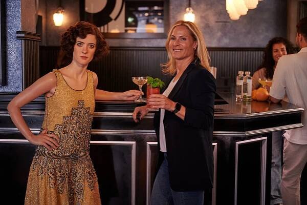Liv Lisa Fries steht in ihrer Rolle als Charlotte Ritter aus 
