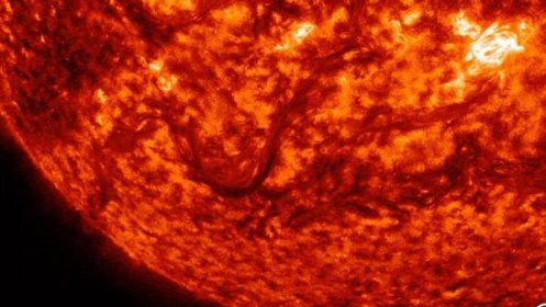 Podívejte se, jak ze slunce exploduje obrovské ‚Valley of Fire‘ (video)