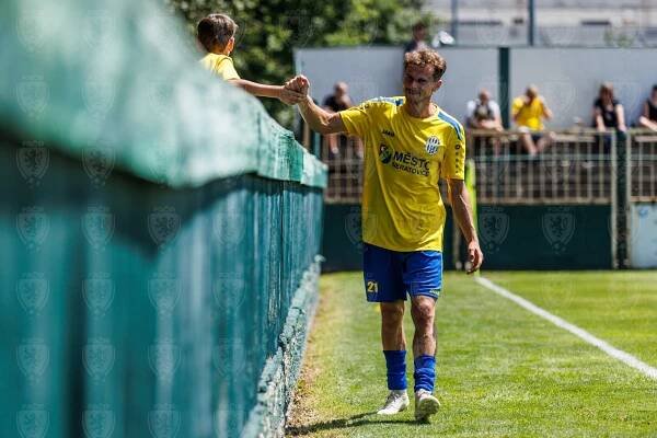 Zlatá jízda dokončena. Neratovice-Byškovice ovládly 4. ligu, skupinu B | FOTBAL.CZ