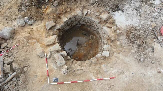 Archeologové u Svoru našli vlčí jámu. Byl v ní kůl, na který se měla šelma napíchnout - Novinky