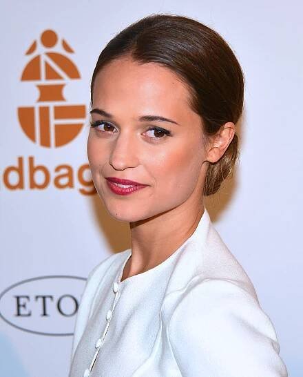 Soubor:Alicia Vikander 2013-01-21.jpg – Wikipedie
