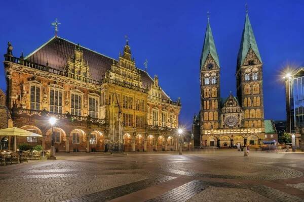 Der Marktplatz in Bremen bei Nacht (Symbolbild): Nicht alle Sehenswürdigkeiten kommen gut an.