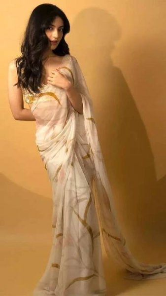 Pratibha Ranta mesmerises with natural beauty