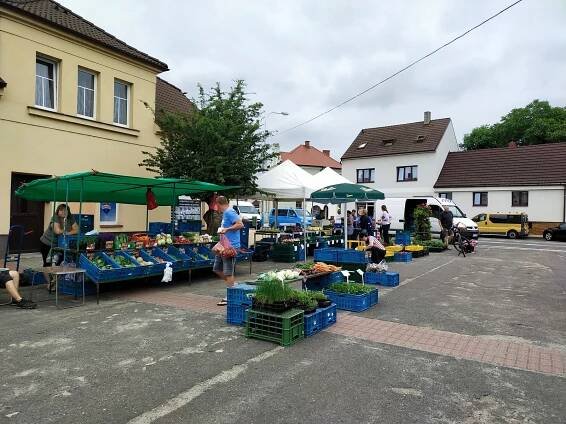 OBRAZEM: Ovoce, zelenina i šperky. Do Benátek dorazily farmářské trhy
