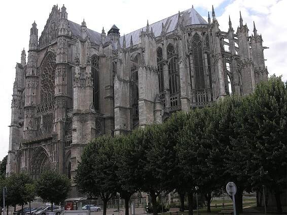 Soubor:Beauvais Cathedral SE exterior.jpg – Wikipedie