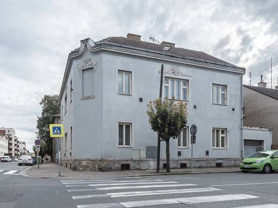 Investiční příležitost. Vícegenerační dům 320 m2, půda 160 m2, sklepy 160 m2