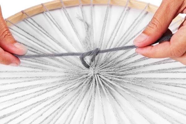 Lapač snů s macrame pírky - jednoduchý návod | STOKLASA návody zdarma