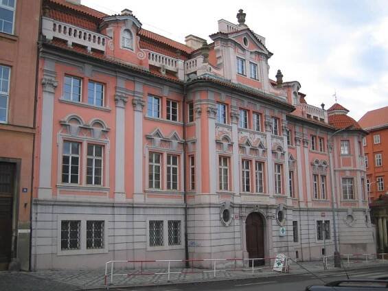 Dvoumiliardová škatulata: Praha smění se státem areál Bulovky, Homolky či Faustův dům. Co získá?