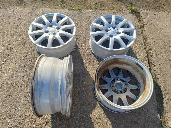 Prodám 4ks hliníkové disky rozměr:6,5Jx15H2 ET42 4x108. Koupil jsem starší Ford Fusion a byly na něm nevyhovující disky (špatné ET, dle mého TP). Disky jsou v zachovalém stavu. Cena za všechny 2500 kč. Jsem z Třince, pouze osobní odběr, popřípadě v okolí Třince mohu přivézt. - InzerceTrinec.cz