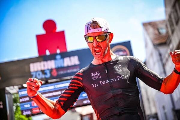 OBRAZEM: Ironman v Hradci přilákal tisíce fanoušků a lámal rekordy | Salonky