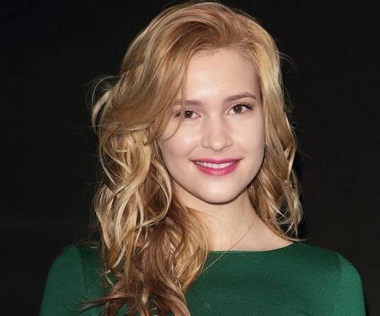 Alexia Fast Biography - Facts, Childhood, Family Life & Achievements