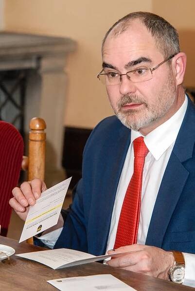 Město Plzeň bude mít příležitost prožít historickou událost, stane se jí svěcení nového biskupa Plzeňské diecéze Tomáše Holuba, které se uskuteční 30. dubna v katedrále sv. Bartoloměje. Zatímco v minulosti se na území západních Čech již odehrála například královská svatba, biskupské svěcení dosud nikoliv. Primátorovi města Martinu Zrzaveckému to při úterním oficiálním přijetí na radnici řekli končící biskup František Radkovský a jeho nástupce Tomáš Holub. „Bude pro mě velká čest být u této historické události,“ reagoval primátor. (foto: 22.3.2016)