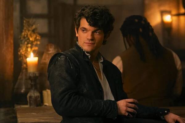 Edward Bluemel as Guildford Dudley 