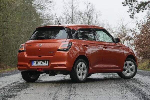 Test Suzuki Swift s pohonem předních i všech kol: Charakterně staromódní všeuměl