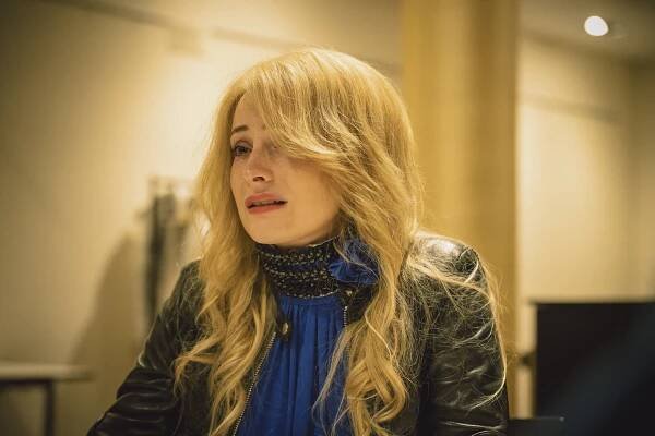 FOTO: Herečka Anna Fialová v roli Ivety Bartošové. – stránka 30