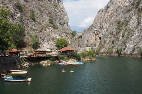 Kaňon Matka – jedinečný přírodní skvost jen pár kroků od Skopje – S dětmi po Evropě