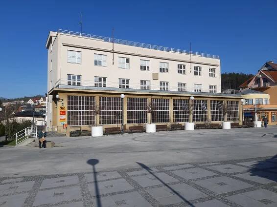 Soubor:Pošta Luhačovice 20210409 083817.jpg