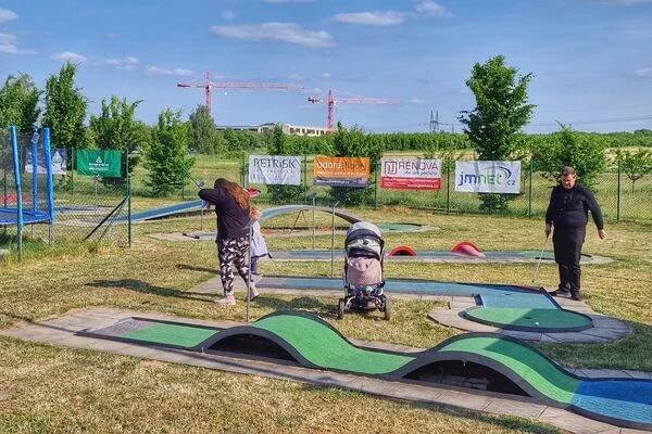 Minigolf - Sportovní areál Šeberov foto 1