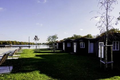 Chomutovští otužilci mohou již druhý týden navštěvovat Kamencové jezero