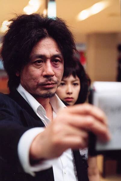 Choi Min-sik and Kang Hye-jeong in Old Boy (2003)